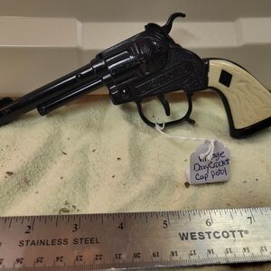 Vintage Davy Crockett Cap Pistol with Black and Cream Handle